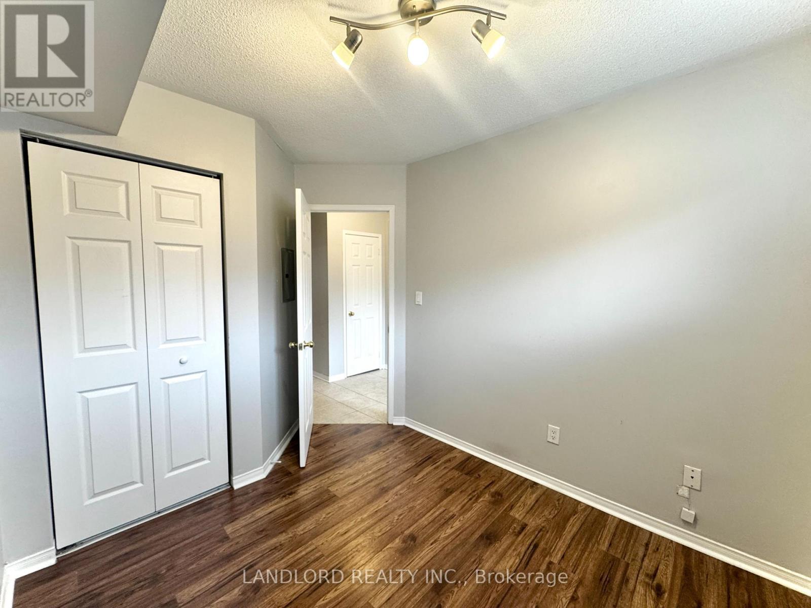 91 - 65 Turntable Crescent, Toronto, Ontario  M6H 4K8 - Photo 7 - W12763746