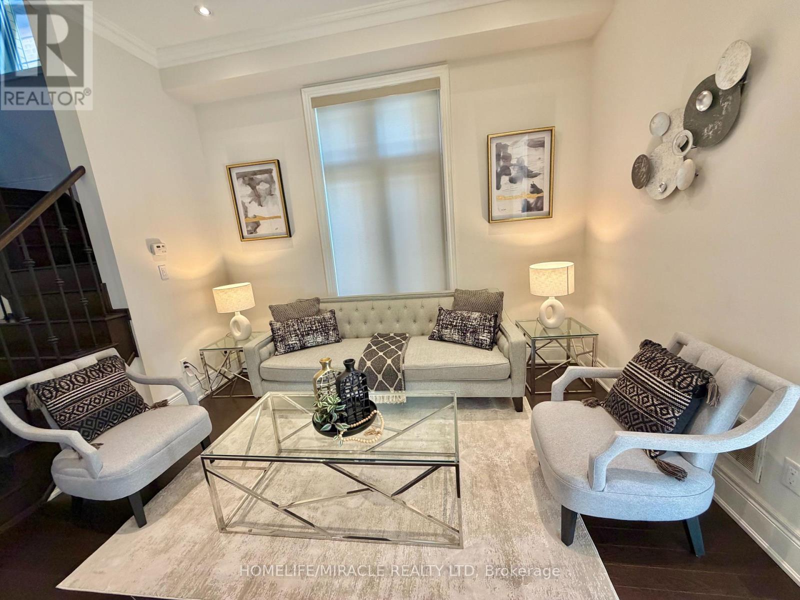 16 Lyle Way, Brampton, Ontario  L6X 5P8 - Photo 3 - W12951398