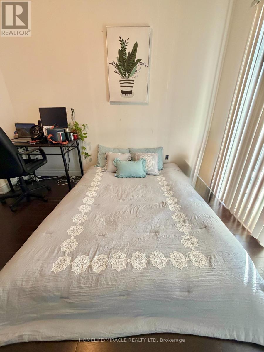 16 Lyle Way, Brampton, Ontario  L6X 5P8 - Photo 9 - W12951398