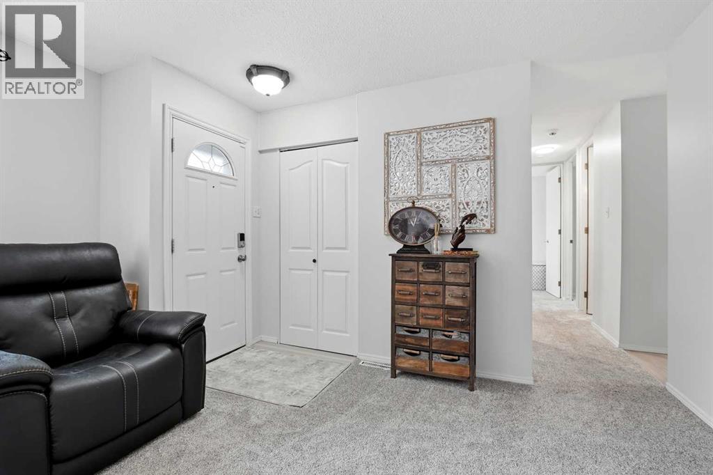 29 Osborne Street, Red Deer, Alberta  T4N 5C2 - Photo 4 - A2301759