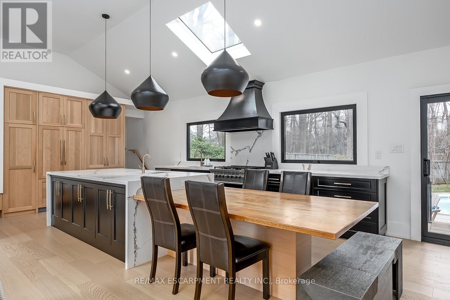 327 Goodram Drive, Burlington, Ontario  L7L 2J9 - Photo 12 - W13005668