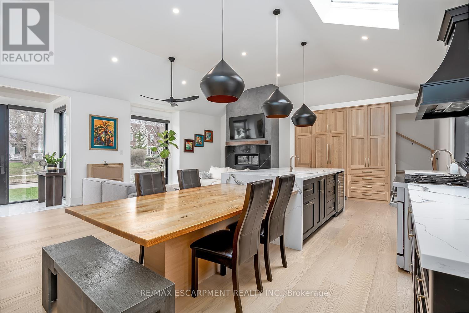 327 Goodram Drive, Burlington, Ontario  L7L 2J9 - Photo 17 - W13005668