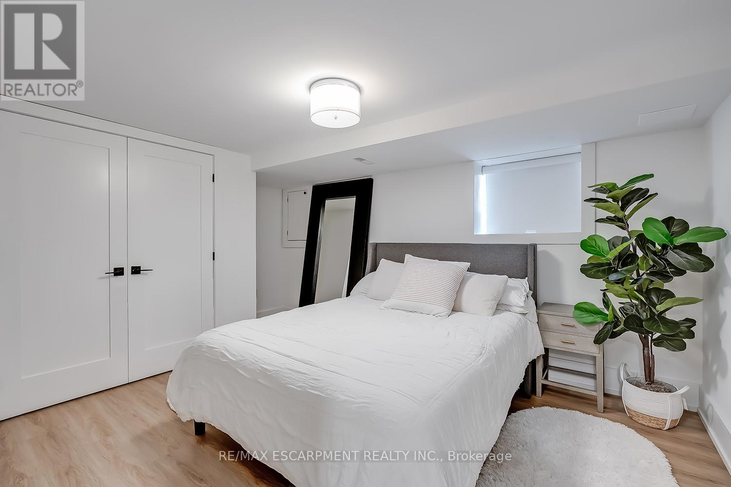 327 Goodram Drive, Burlington, Ontario  L7L 2J9 - Photo 38 - W13005668