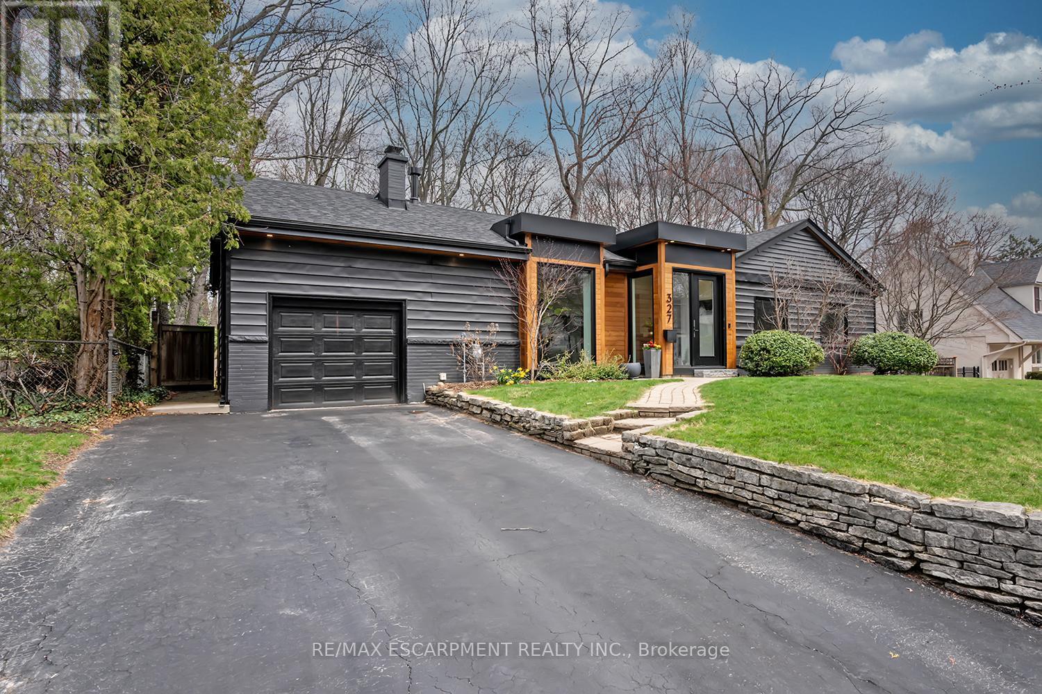 327 Goodram Drive, Burlington, Ontario  L7L 2J9 - Photo 4 - W13005668