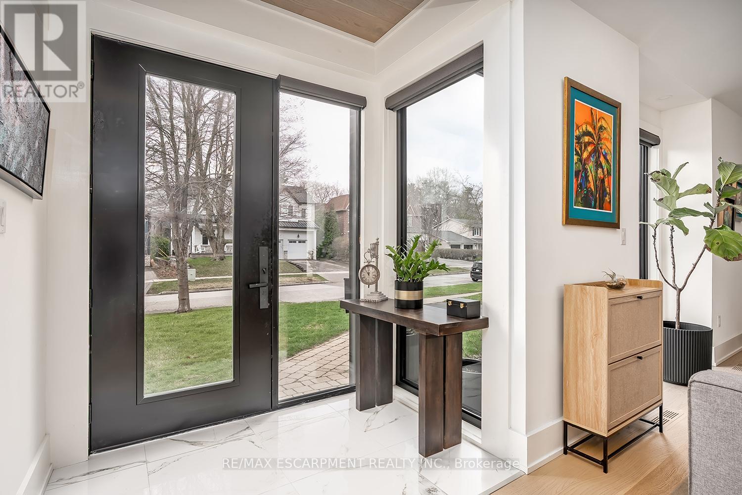 327 Goodram Drive, Burlington, Ontario  L7L 2J9 - Photo 6 - W13005668