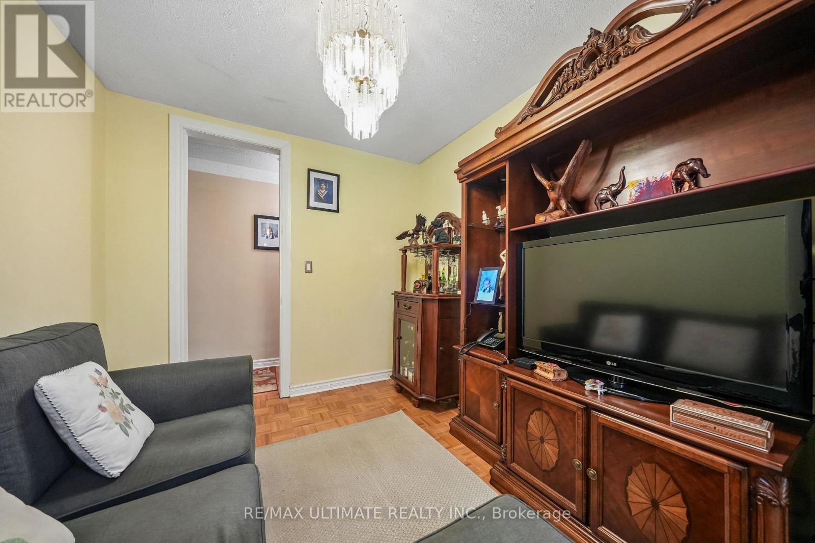 53 Gilbert Avenue, Toronto, Ontario  M6E 4W2 - Photo 10 - W13005718