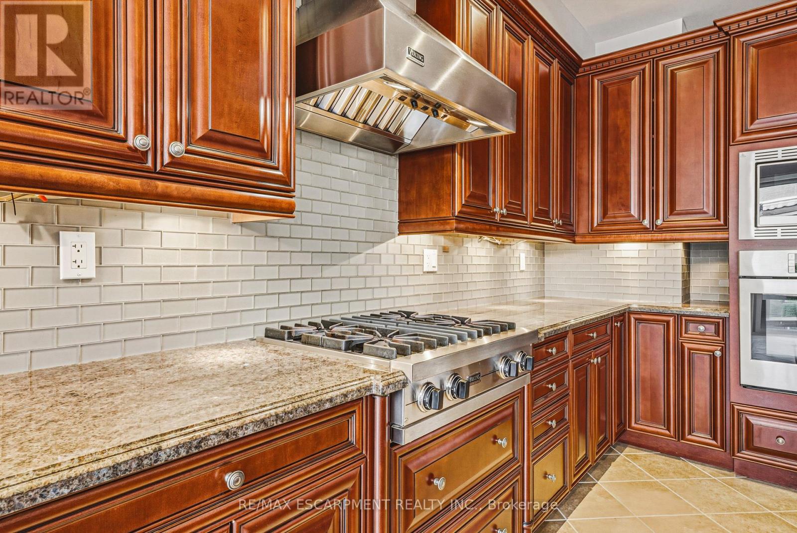 425 Burloak Drive, Oakville, Ontario  L6L 6W8 - Photo 13 - W13005722