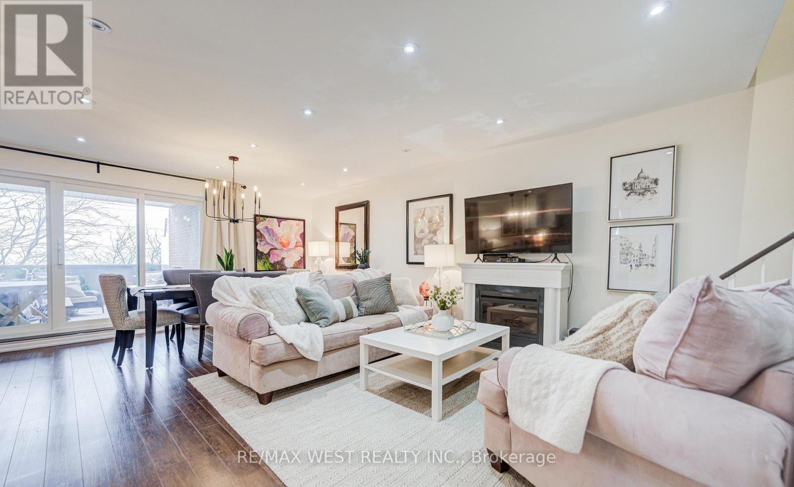 320 - 3025 The Credit Woodlands Drive, Mississauga, Ontario  L5C 2V3 - Photo 2 - W13005732