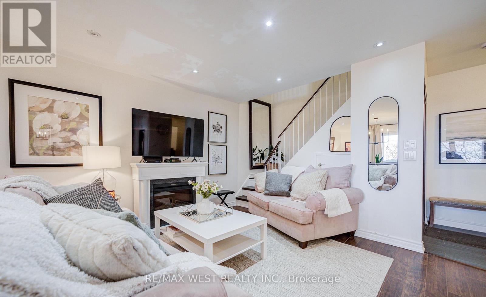 320 - 3025 The Credit Woodlands Drive, Mississauga, Ontario  L5C 2V3 - Photo 3 - W13005732