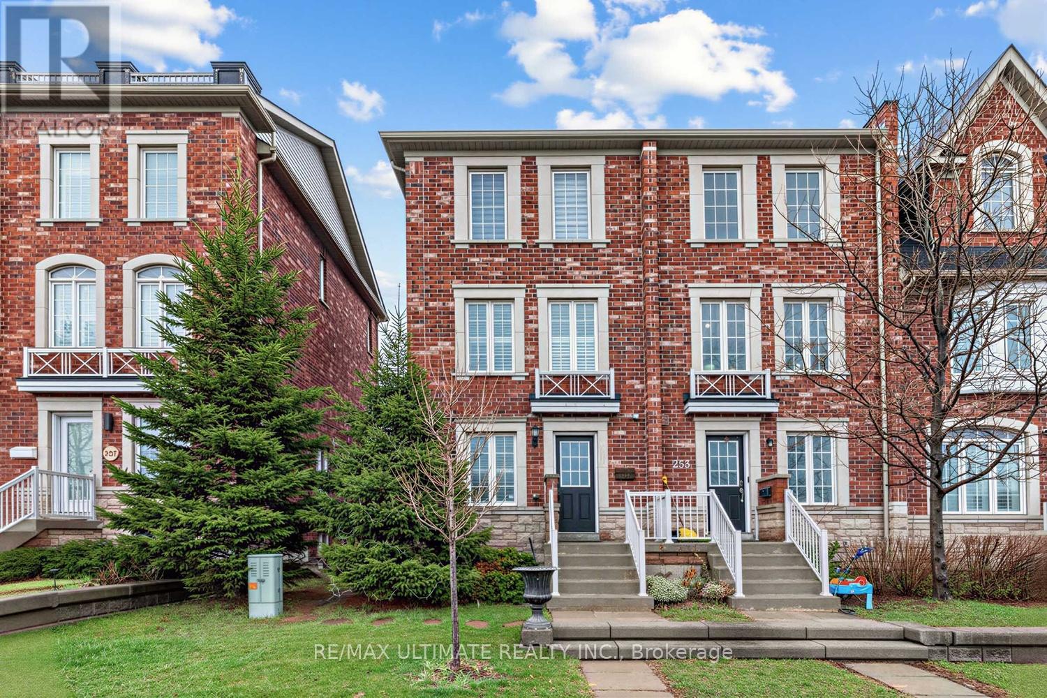 255 Torbarrie Road E, Toronto, Ontario  M3L 0E2 - Photo 3 - W13005794