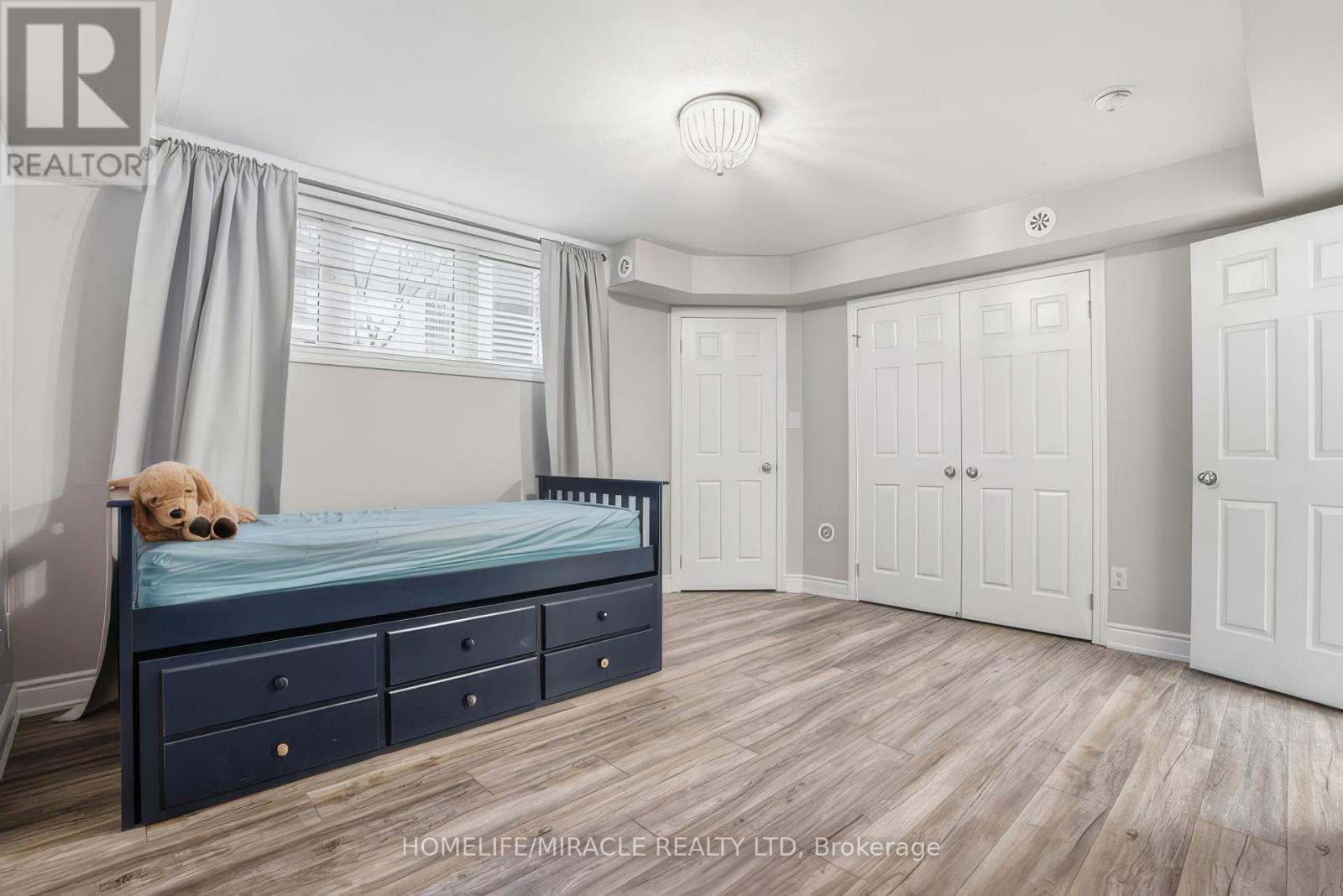 8-01 - 2420 Baronwood Drive, Oakville, Ontario  L6M 0X6 - Photo 5 - W13005812