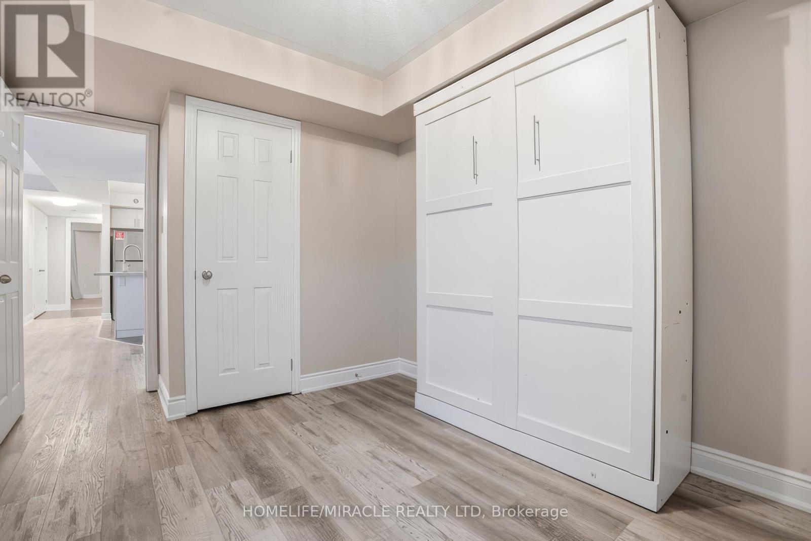 8-01 - 2420 Baronwood Drive, Oakville, Ontario  L6M 0X6 - Photo 6 - W13005812