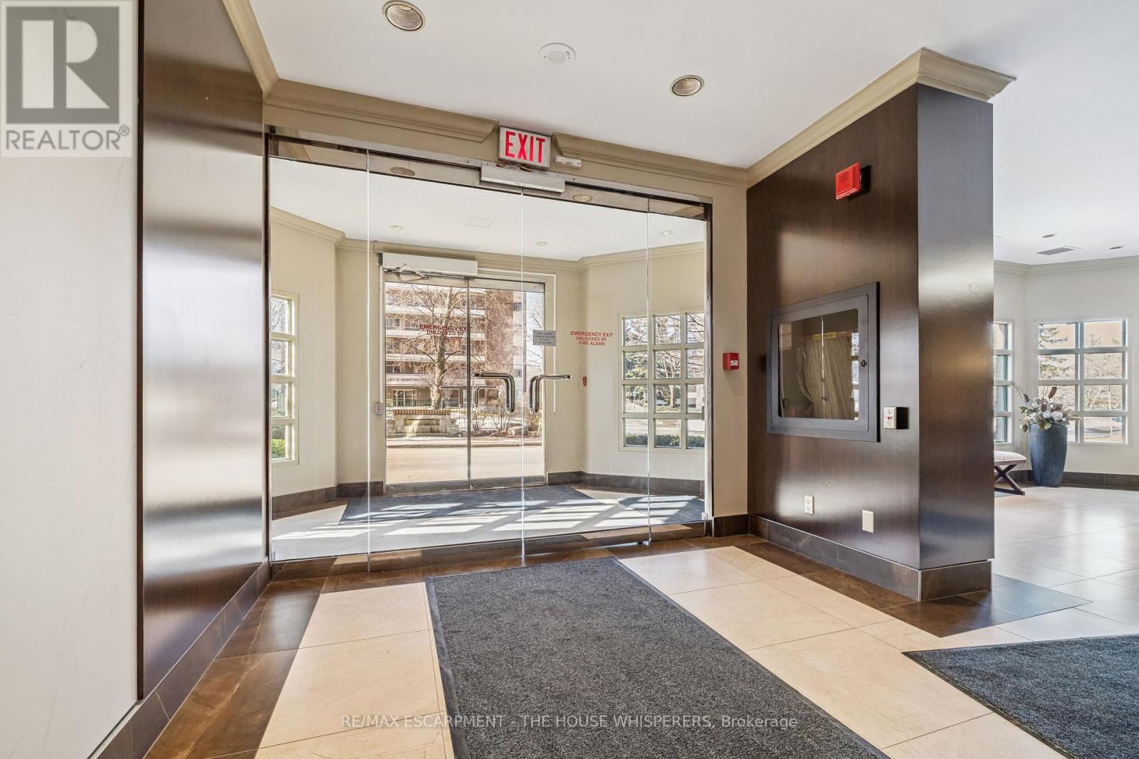 701 - 100 Millside Drive, Milton, Ontario  L9T 5E2 - Photo 5 - W13005814