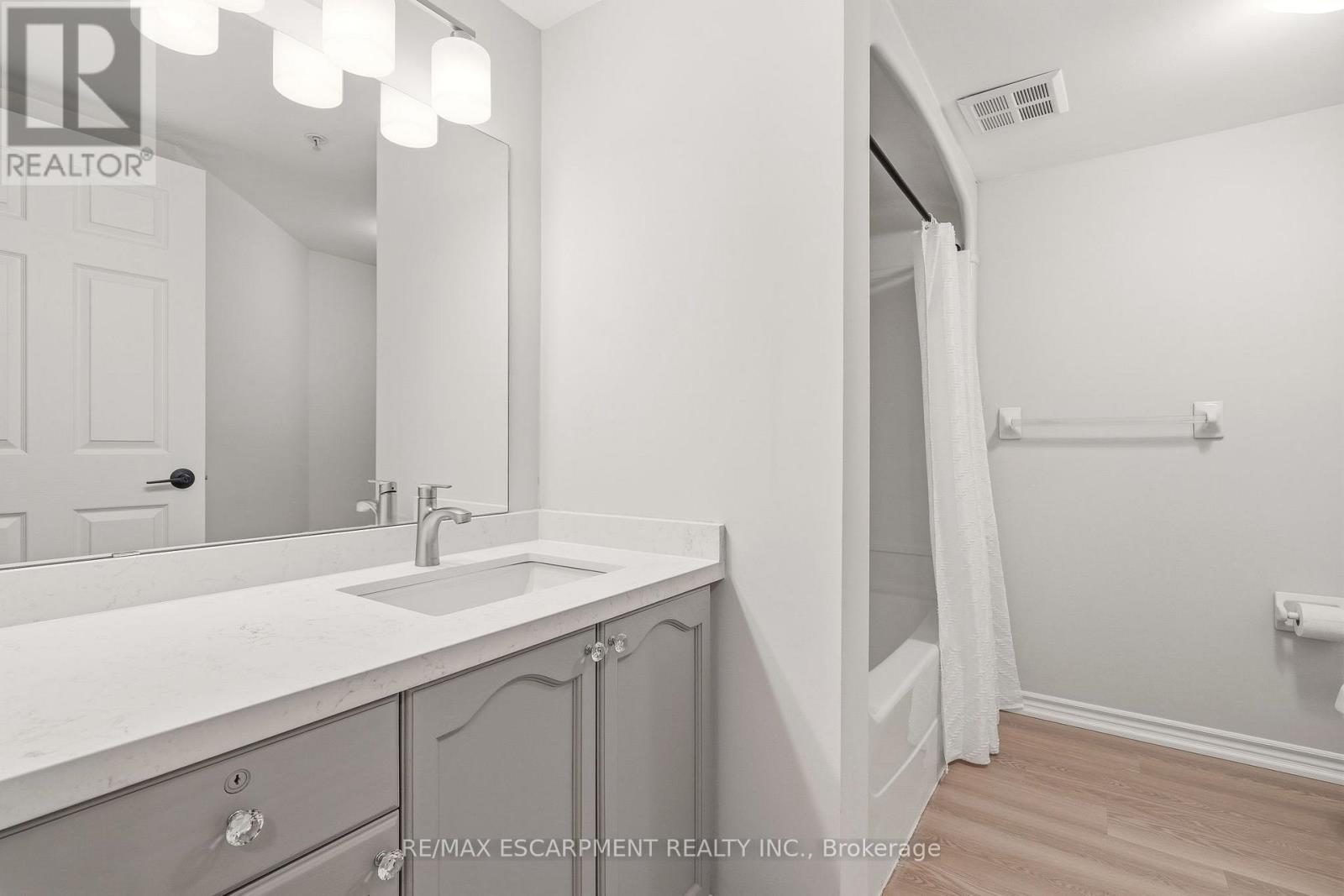 213 - 1820 Walkers Line, Burlington, Ontario  L7M 4V4 - Photo 15 - W13005844