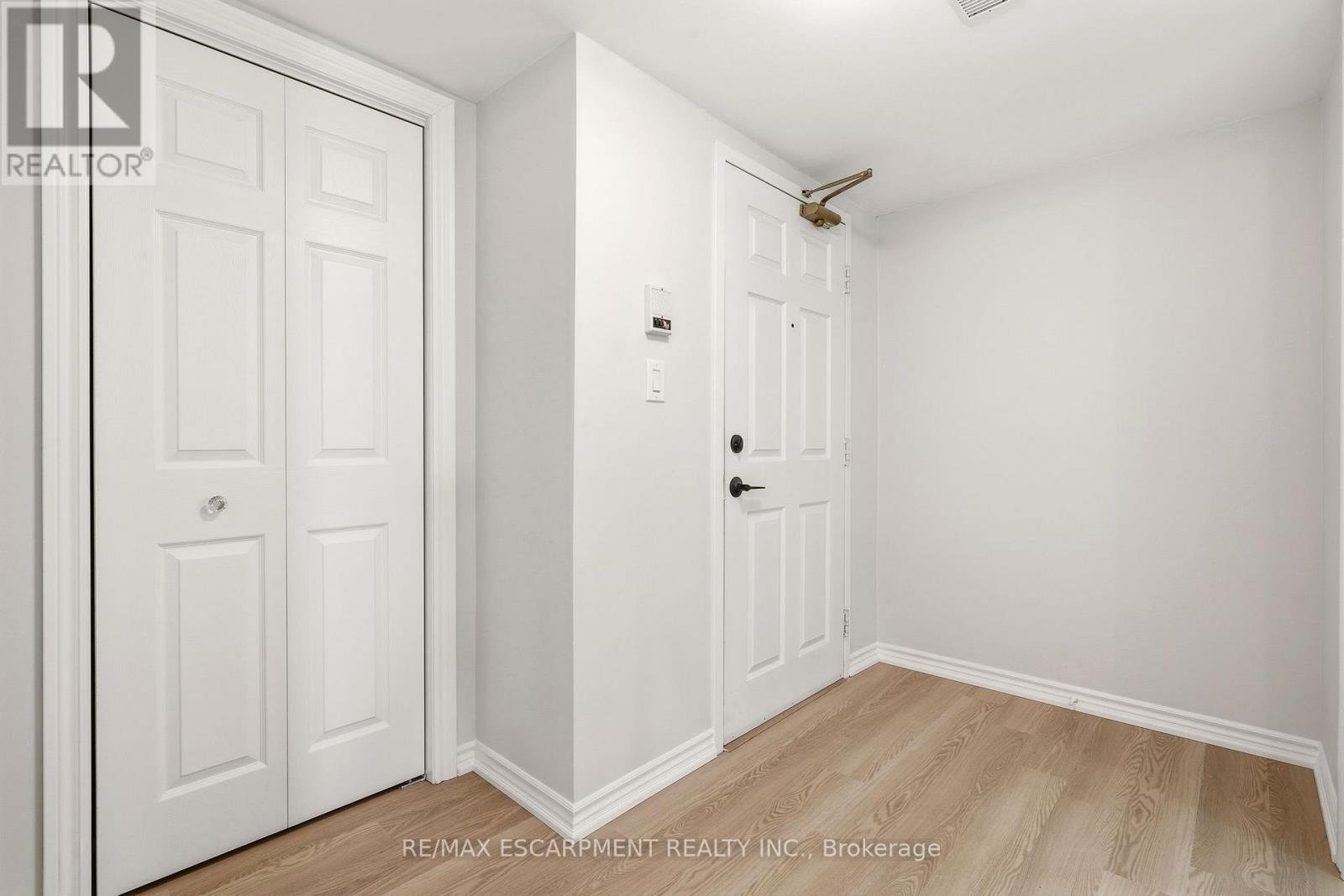 213 - 1820 Walkers Line, Burlington, Ontario  L7M 4V4 - Photo 3 - W13005844