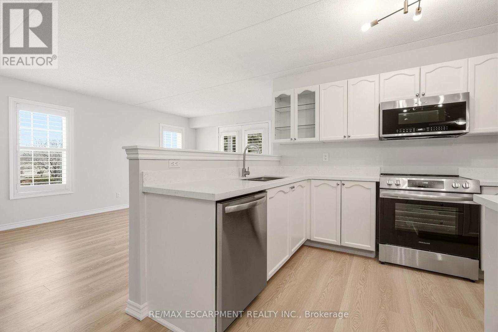 213 - 1820 Walkers Line, Burlington, Ontario  L7M 4V4 - Photo 8 - W13005844