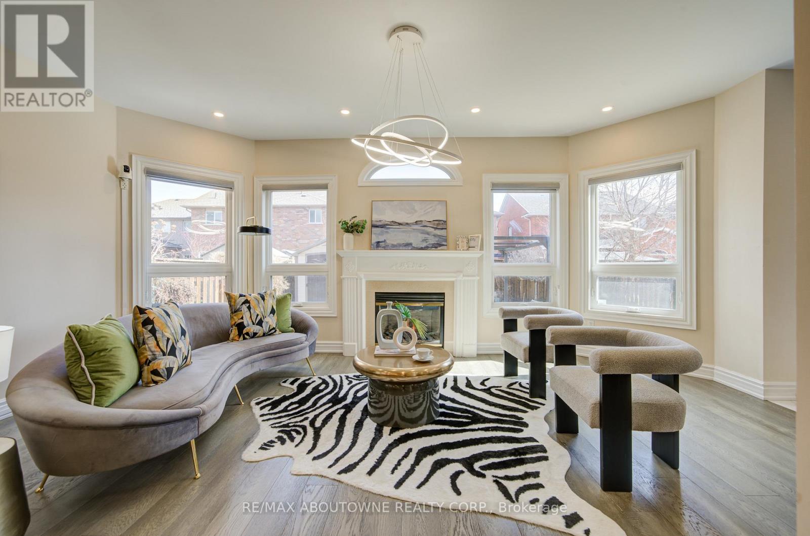 2181 Stratus Drive, Oakville, Ontario  L6M 4W5 - Photo 3 - W13005848