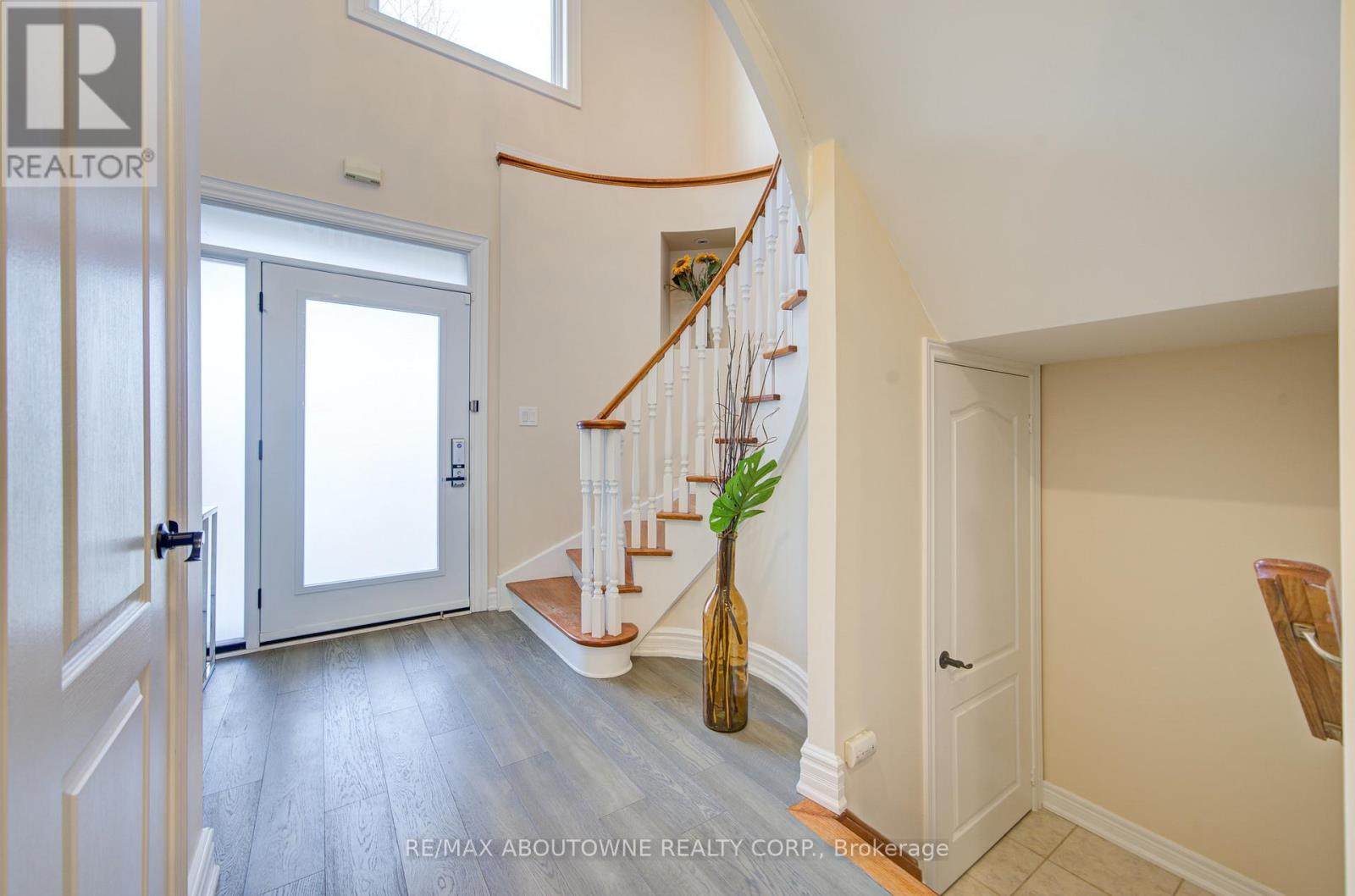 2181 Stratus Drive, Oakville, Ontario  L6M 4W5 - Photo 8 - W13005848