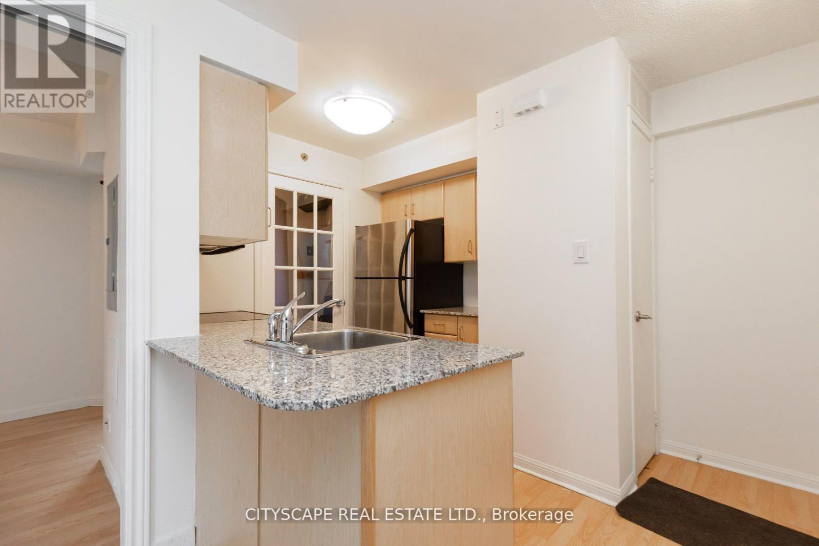 1704 - 80 Joe Shuster Way, Toronto, Ontario  M5G 2M4 - Photo 4 - W13005850