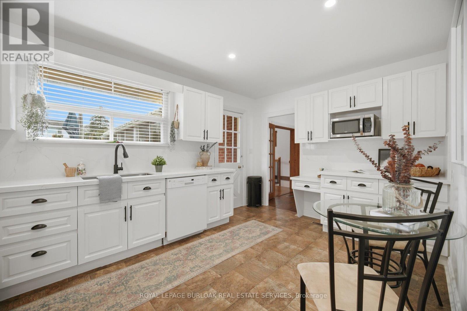 188 White Pines Drive, Burlington, Ontario  L7L 4E4 - Photo 18 - W13005852