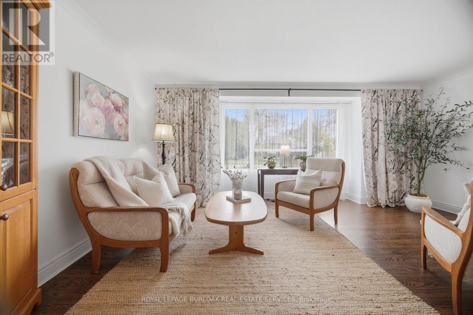 188 White Pines Drive, Burlington, Ontario  L7L 4E4 - Photo 7 - W13005852