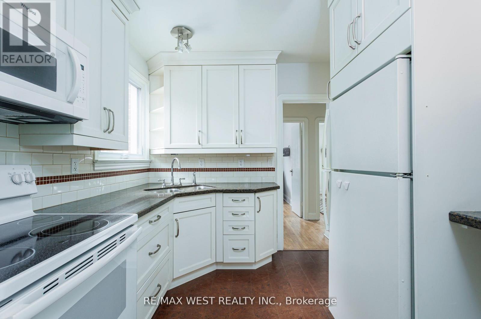 3 Glenroy Avenue, Toronto, Ontario  M8Y 2L9 - Photo 7 - W13006004