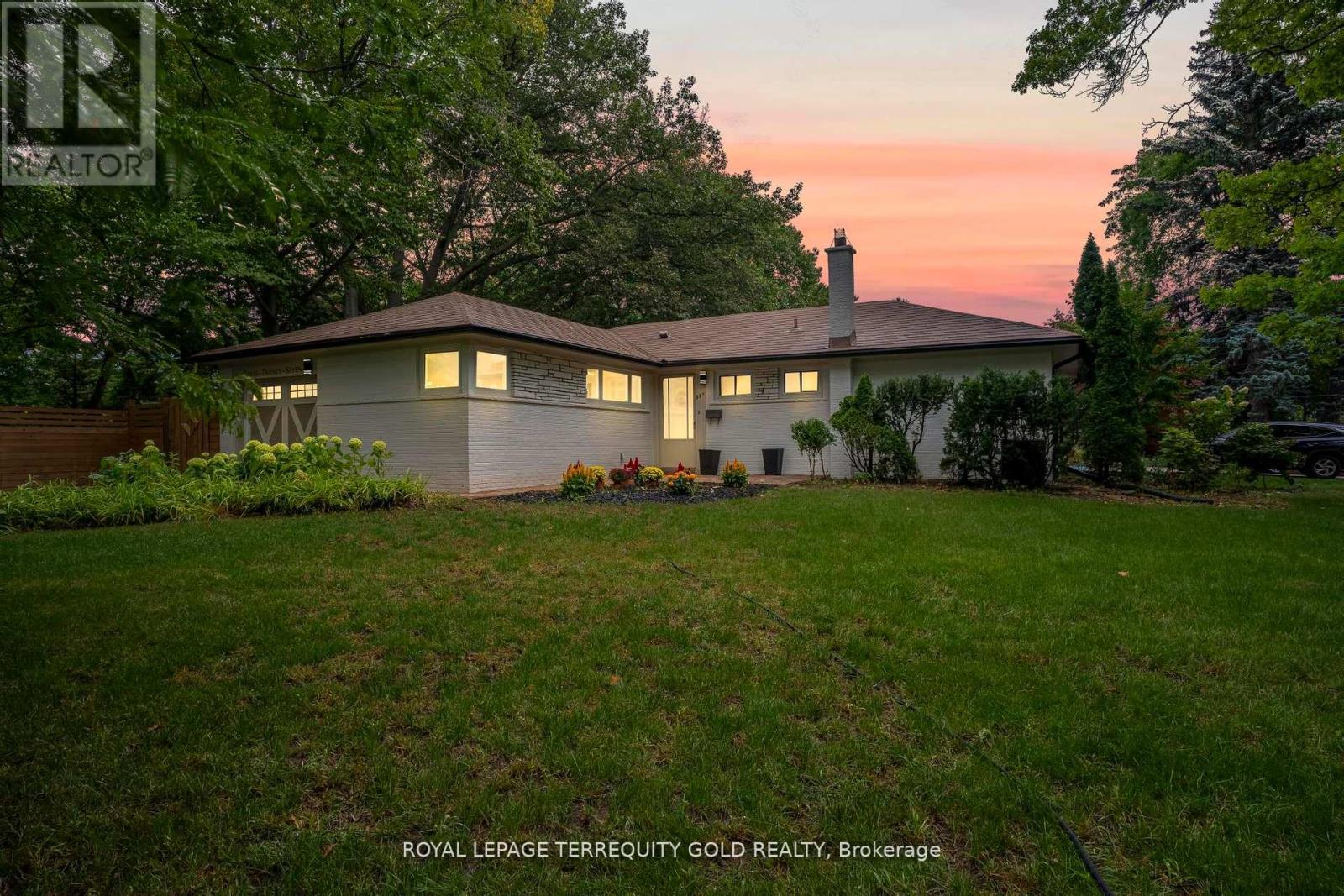 327 RIVER SIDE DRIVE, Oakville, Ontario