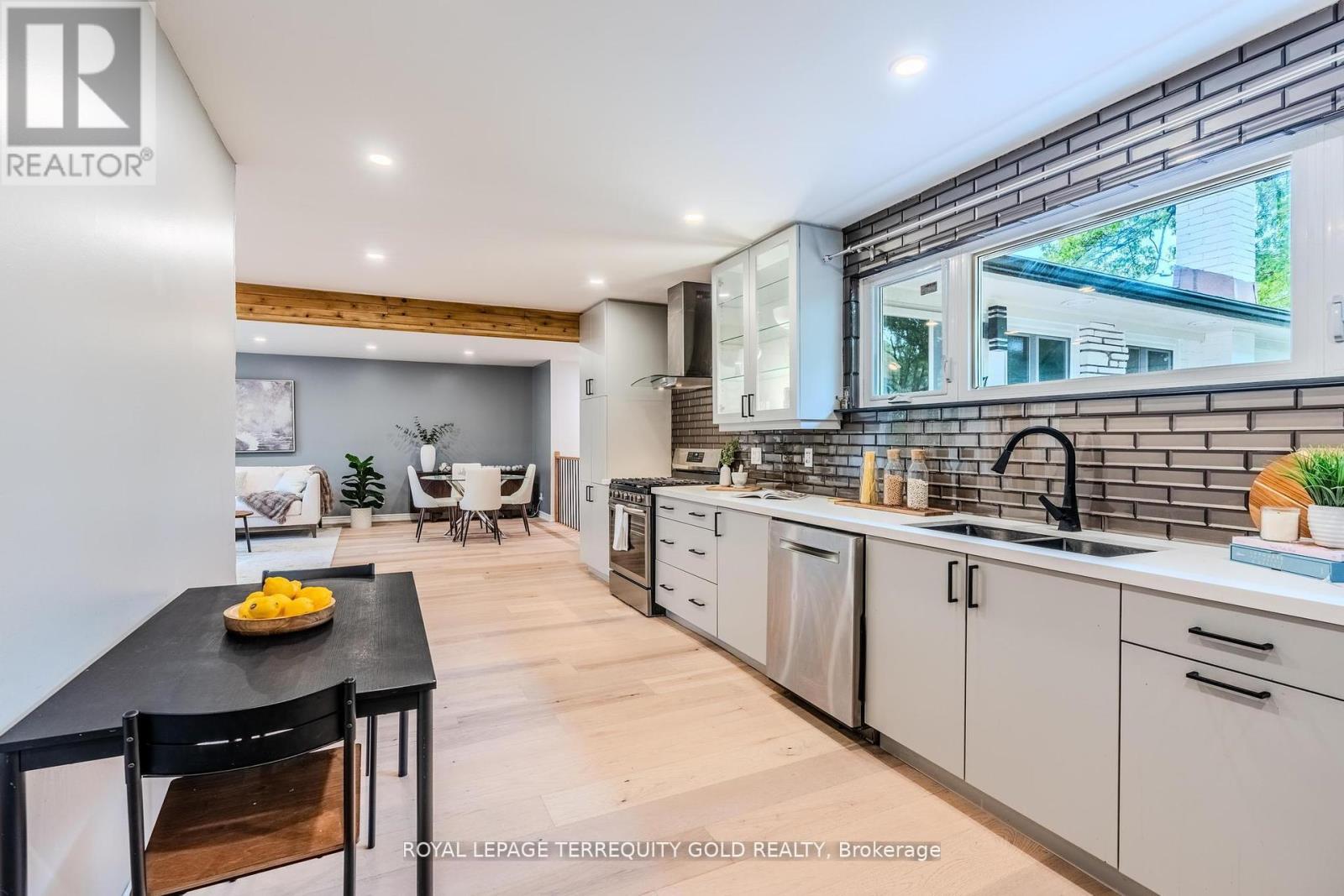 327 River Side Drive, Oakville, Ontario  L6K 3N3 - Photo 10 - W13006060