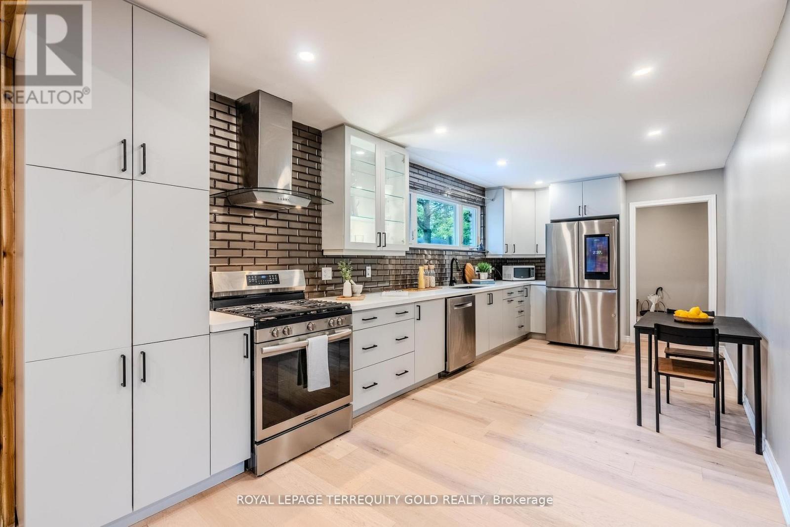 327 River Side Drive, Oakville, Ontario  L6K 3N3 - Photo 11 - W13006060