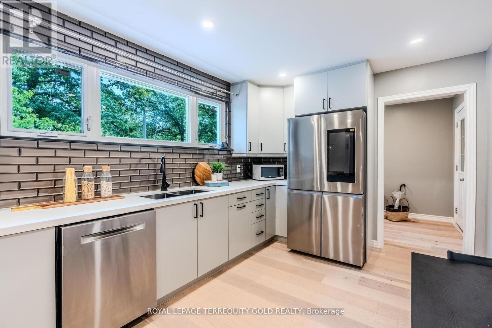 327 River Side Drive, Oakville, Ontario  L6K 3N3 - Photo 13 - W13006060