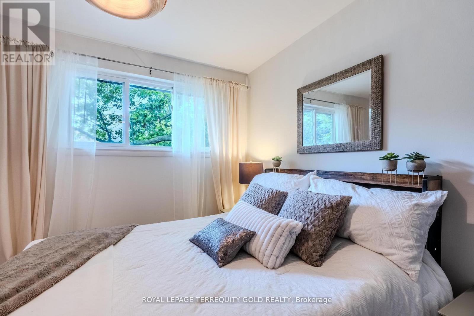 327 River Side Drive, Oakville, Ontario  L6K 3N3 - Photo 29 - W13006060