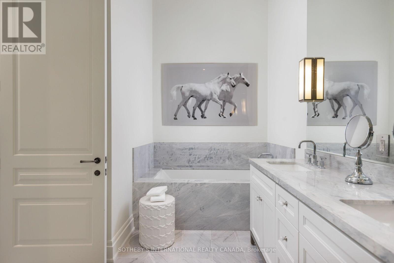 Th 2 - 4 The Kingsway, Toronto, Ontario  M8X 2T1 - Photo 20 - W13006082