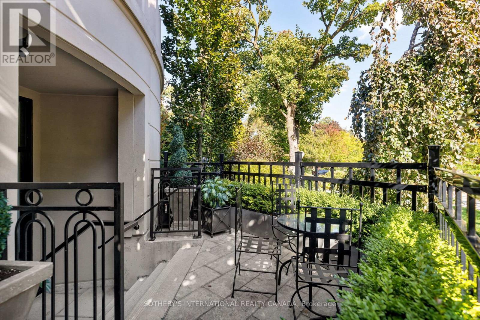 Th 2 - 4 The Kingsway, Toronto, Ontario  M8X 2T1 - Photo 32 - W13006082