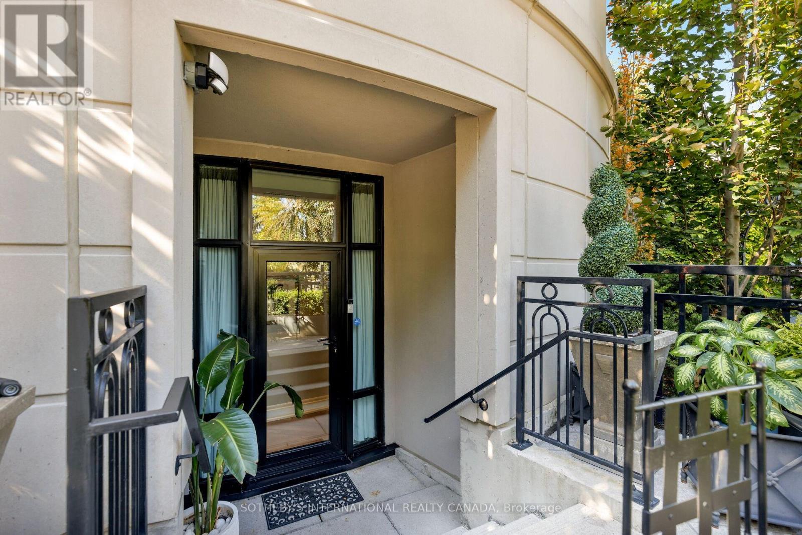 Th 2 - 4 The Kingsway, Toronto, Ontario  M8X 2T1 - Photo 33 - W13006082