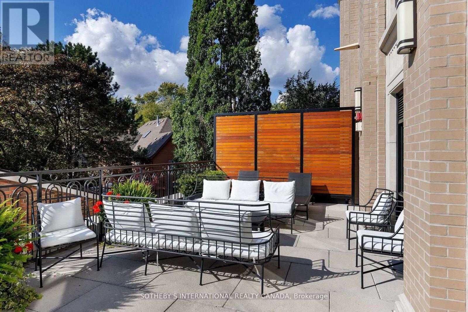 Th 2 - 4 The Kingsway, Toronto, Ontario  M8X 2T1 - Photo 37 - W13006082