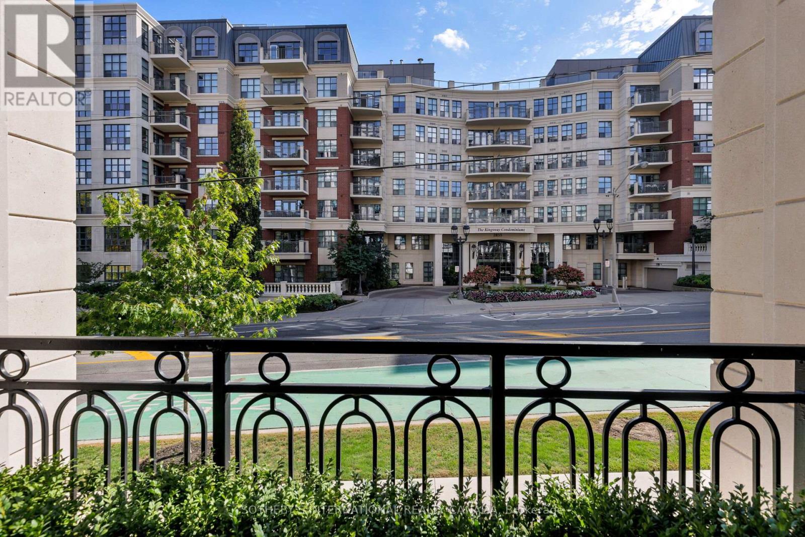 Th 2 - 4 The Kingsway, Toronto, Ontario  M8X 2T1 - Photo 38 - W13006082