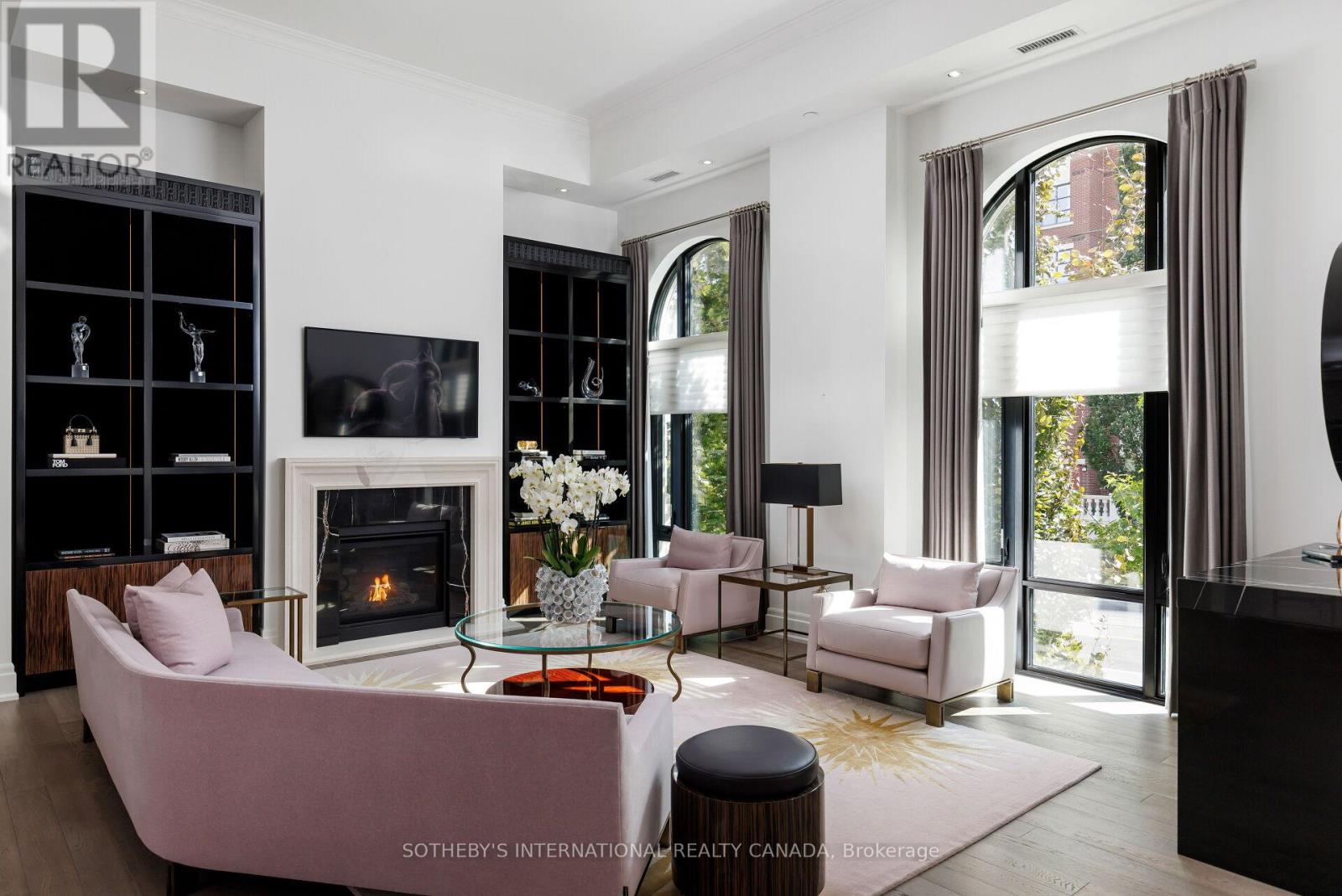 Th 2 - 4 The Kingsway, Toronto, Ontario  M8X 2T1 - Photo 4 - W13006082