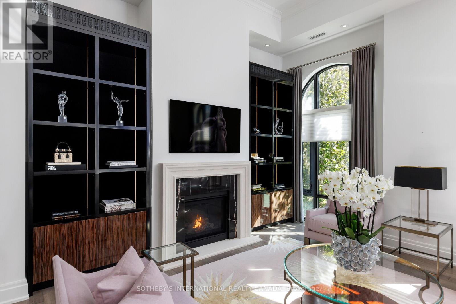 Th 2 - 4 The Kingsway, Toronto, Ontario  M8X 2T1 - Photo 6 - W13006082