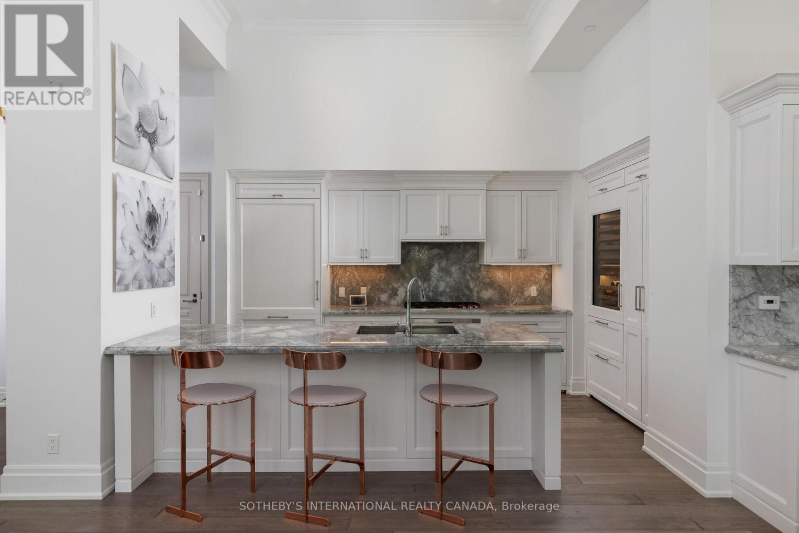 Th 2 - 4 The Kingsway, Toronto, Ontario  M8X 2T1 - Photo 7 - W13006082