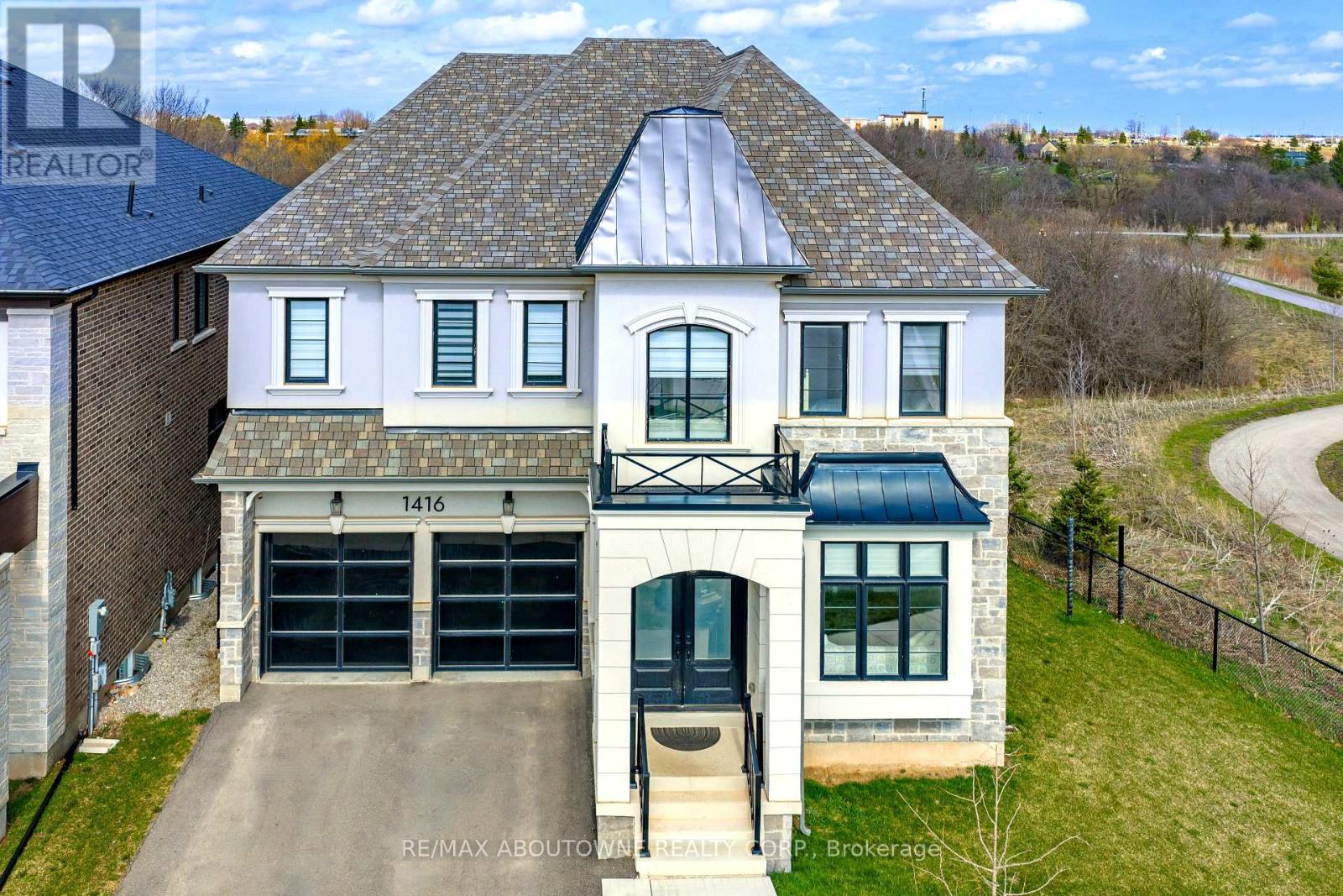 1416 Ford Strathy Crescent S, Oakville, Ontario  L6H 6E3 - Photo 2 - W13004494