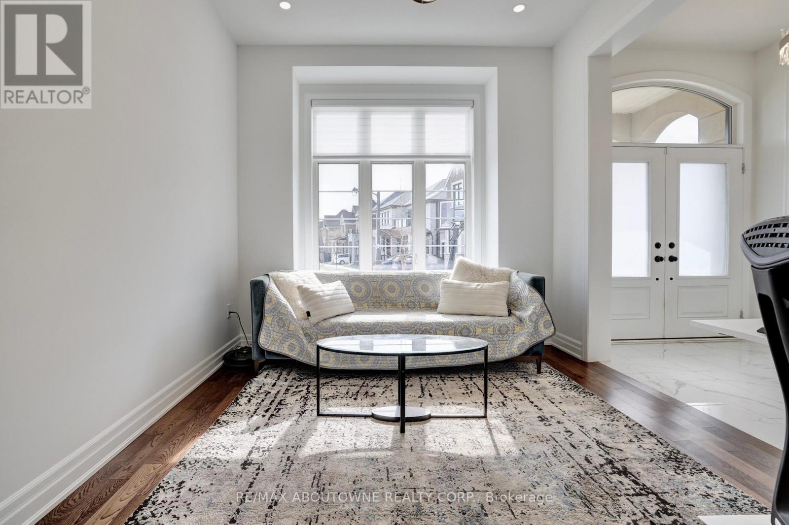 1416 Ford Strathy Crescent S, Oakville, Ontario  L6H 6E3 - Photo 10 - W13004494