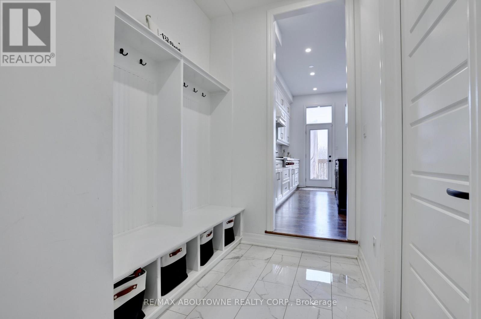 1416 Ford Strathy Crescent S, Oakville, Ontario  L6H 6E3 - Photo 22 - W13004494