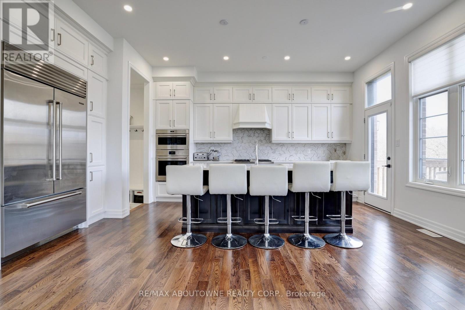 1416 Ford Strathy Crescent S, Oakville, Ontario  L6H 6E3 - Photo 19 - W13004494