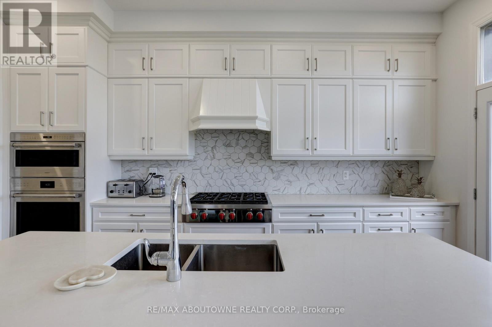 1416 Ford Strathy Crescent S, Oakville, Ontario  L6H 6E3 - Photo 21 - W13004494