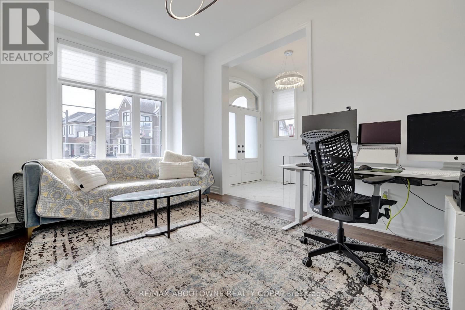 1416 Ford Strathy Crescent S, Oakville, Ontario  L6H 6E3 - Photo 9 - W13004494