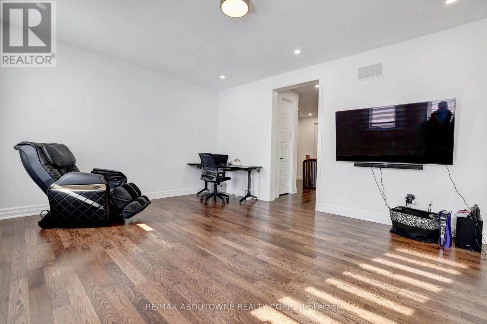 1416 Ford Strathy Crescent S, Oakville, Ontario  L6H 6E3 - Photo 37 - W13004494