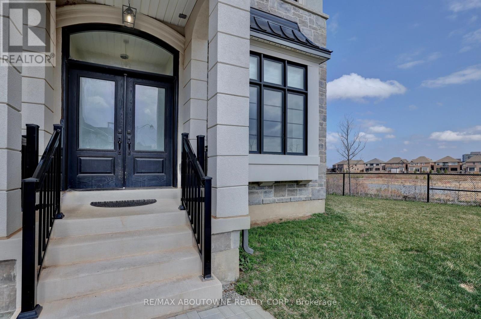 1416 Ford Strathy Crescent S, Oakville, Ontario  L6H 6E3 - Photo 6 - W13004494