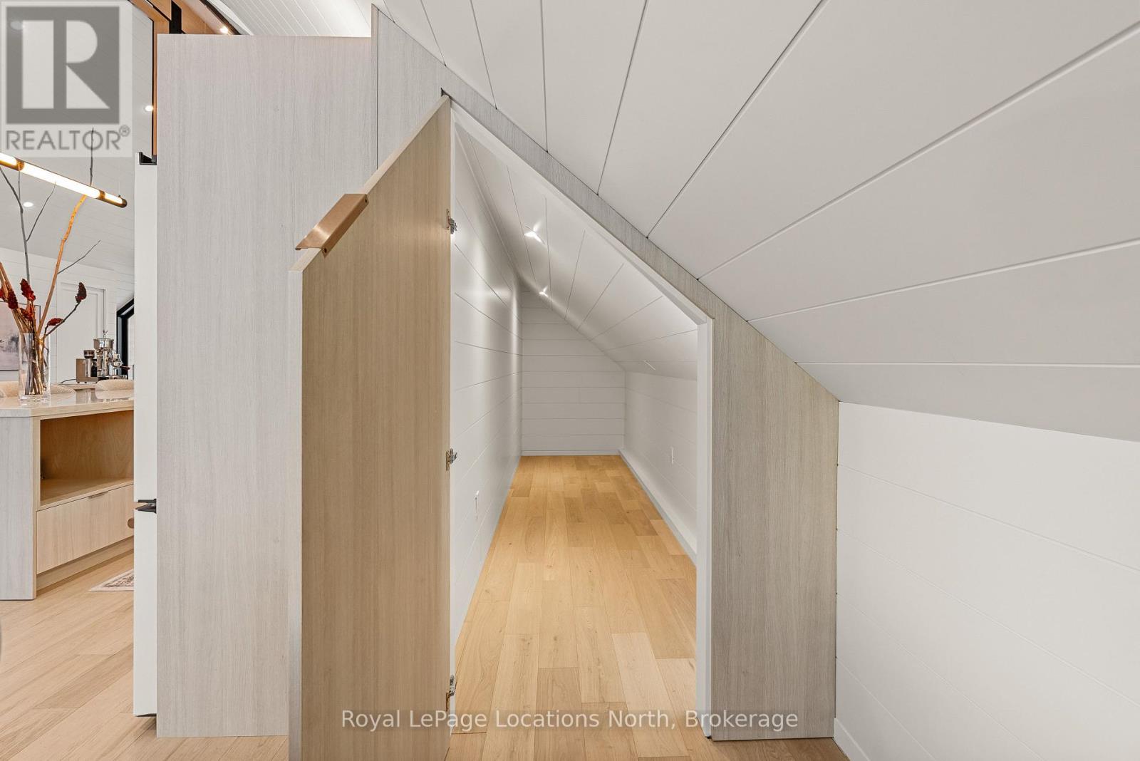 111 Slabtown Road, Blue Mountains, Ontario  N0H 1J0 - Photo 10 - X12616098