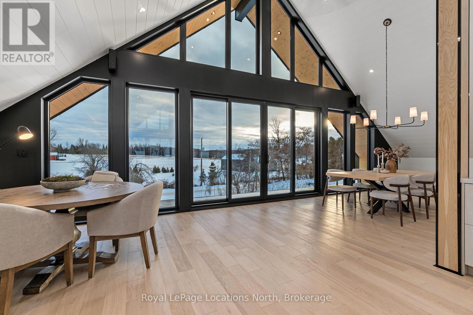 111 Slabtown Road, Blue Mountains, Ontario  N0H 1J0 - Photo 2 - X12616098