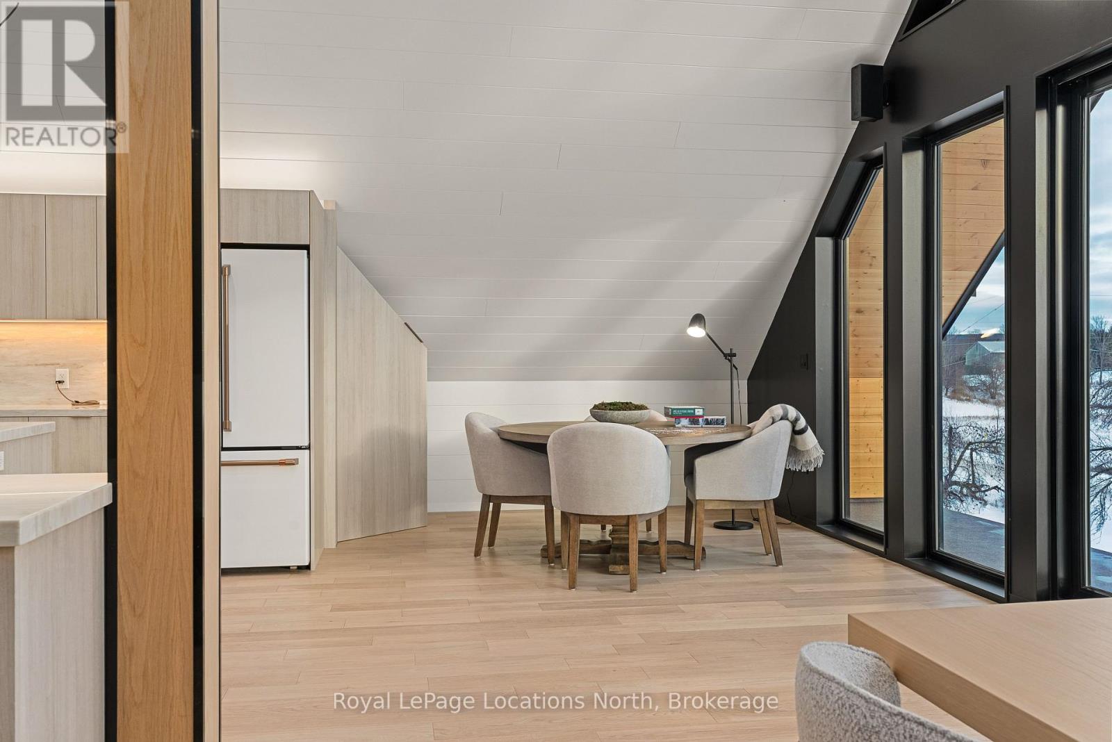 111 Slabtown Road, Blue Mountains, Ontario  N0H 1J0 - Photo 9 - X12616098